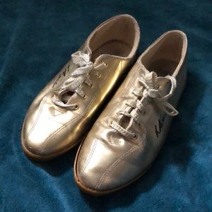 Vintage LA Gear gold tennis shoes